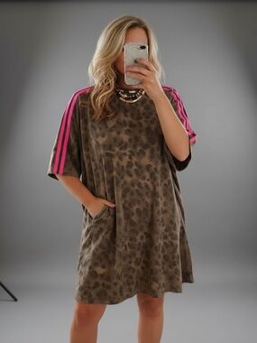 Leopard T Shirt Dress - Medium - A115 PTP 21” - NWOT